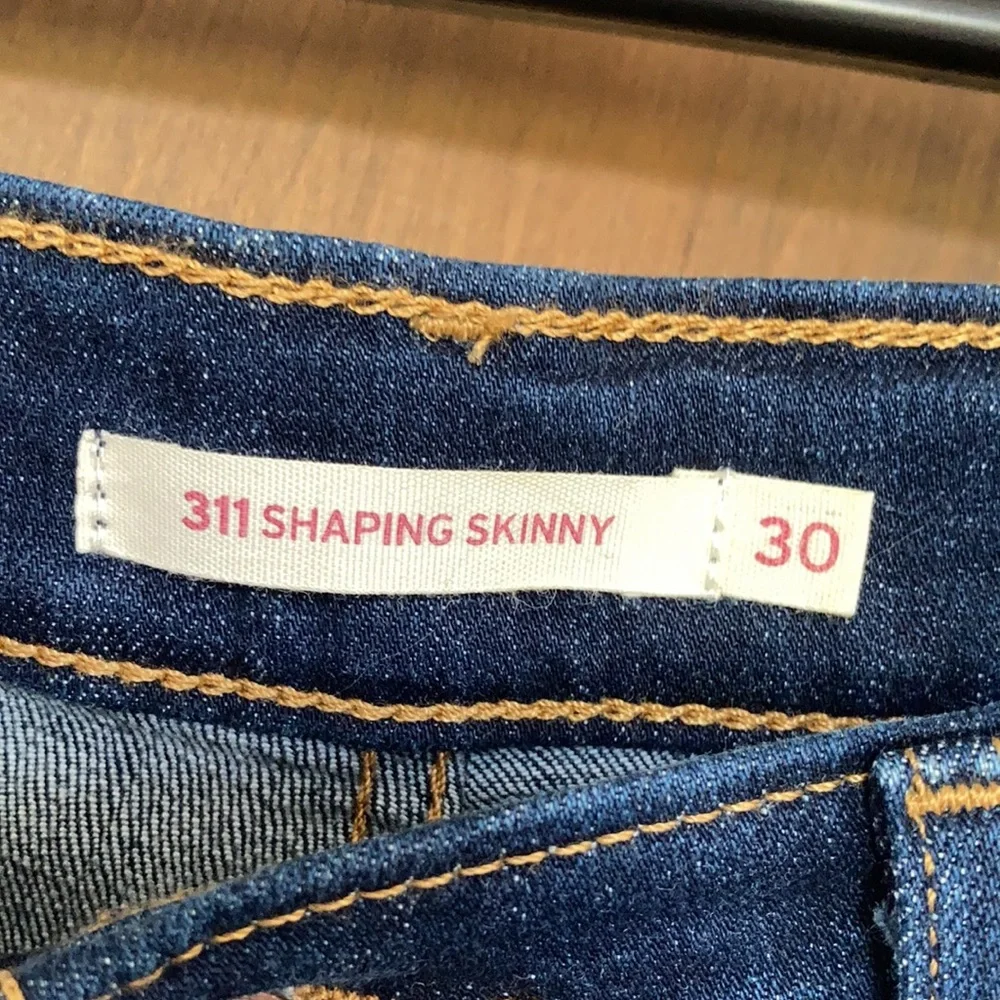 Levi’s 311 shaping skinny distressed jean with stretch size 30